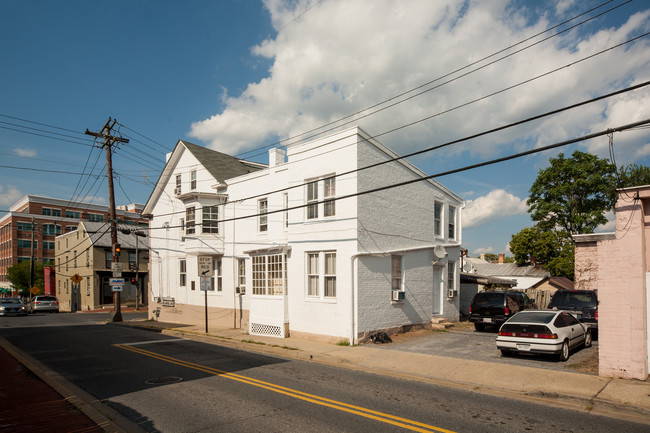 30 W All Saints St in Frederick, MD - Foto de edificio - Building Photo