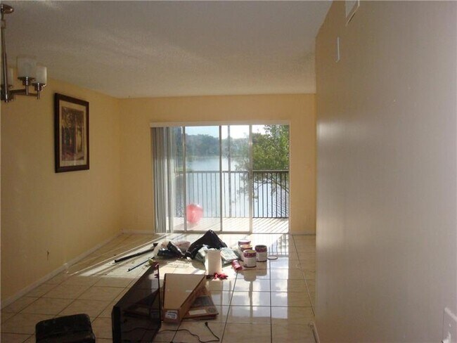 2226 N Cypress Bend Dr in Pompano Beach, FL - Building Photo - Building Photo