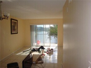 2226 N Cypress Bend Dr in Pompano Beach, FL - Building Photo - Building Photo