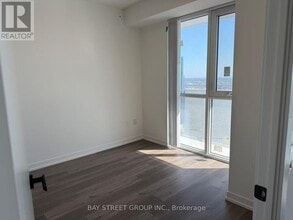 28 Interchange Wy in Vaughan, ON - Building Photo - Building Photo