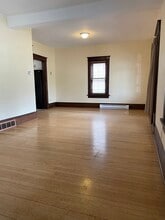 1042 Main St in Eau Claire, WI - Building Photo - Building Photo