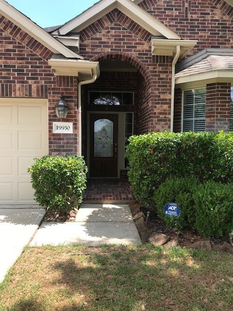 19930 Kendall Lake Dr in Richmond, TX - Foto de edificio