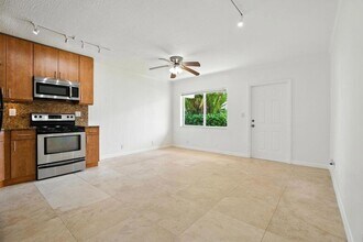 1900 NE 46th St, Unit A2A in Fort Lauderdale, FL - Building Photo - Building Photo