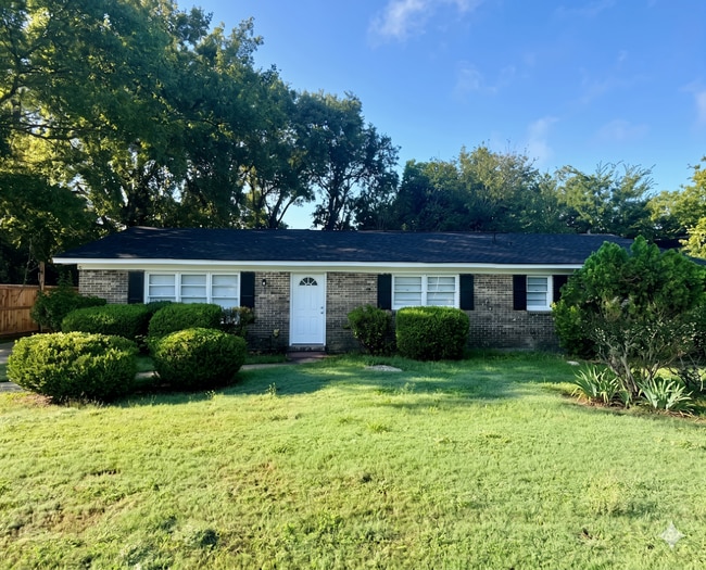 property at 1206 Woodbridge Dr