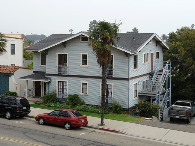 570-574 Poli St in Ventura, CA - Building Photo - Building Photo