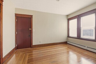 984 York Ave in Pawtucket, RI - Foto de edificio - Building Photo