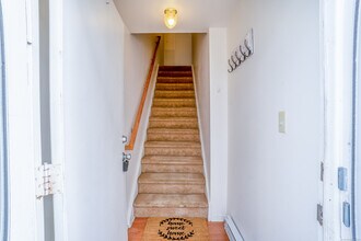 194 Cherry St-Unit -B in Milford, CT - Foto de edificio - Building Photo