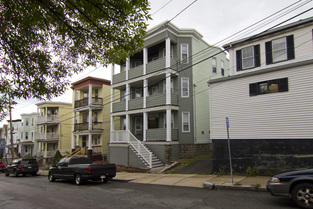 39 Thornton St in Revere, MA - Building Photo