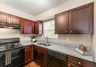 Avondale Reserve Apartment Homes in Avondale Estates, GA - Foto de edificio - Building Photo