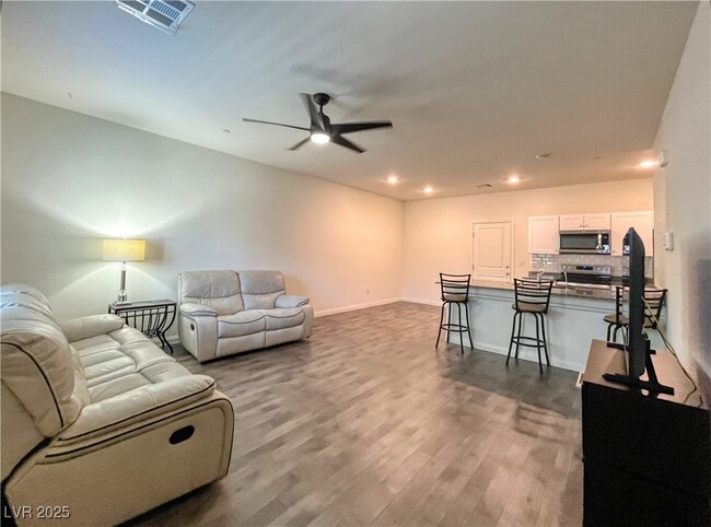 12748 Feathersong in Henderson, NV - Building Photo - Building Photo