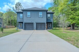 110 Turner St in Conroe, TX - Building Photo