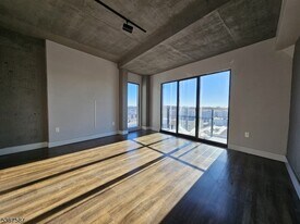 60 Elm St in Newark, NJ - Building Photo