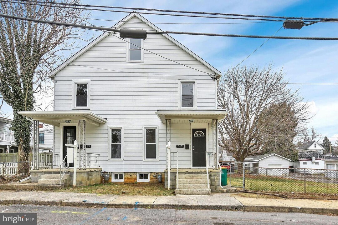 613 Fairground Ave in Chambersburg, PA - Building Photo