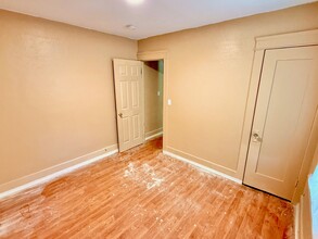 523 N Willow Ave, Unit Front House in Compton, CA - Foto de edificio - Building Photo