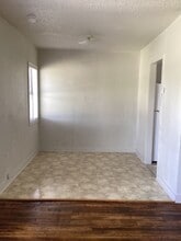 221 S Avenue J in Portales, NM - Building Photo - Building Photo