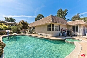 2108 El Arbolita Dr in Glendale, CA - Building Photo - Building Photo