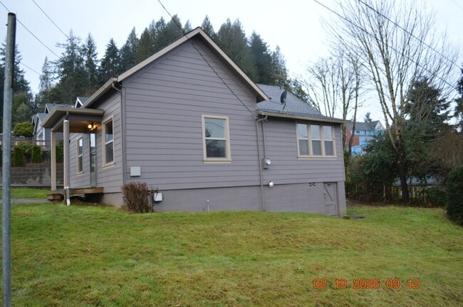 330 SW Bryant St in Clatskanie, OR - Building Photo - Building Photo