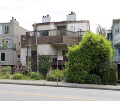 2120 Cornwall Ave in Vancouver, BC - Building Photo