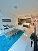 7661 NW 107th Ave in Doral, FL - Building Photo