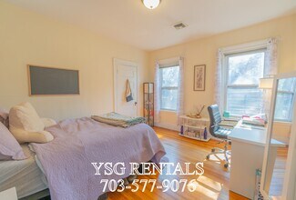 102 Cypress St, Unit #2 in Brookline, MA - Foto de edificio - Building Photo