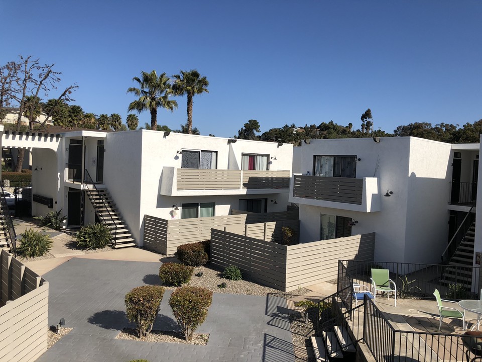 Apple Street Apartments in Oceanside, CA - Building Photo