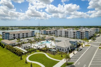 Sorrento in Sarasota, FL - Foto de edificio - Building Photo