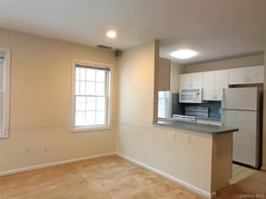 1828 Commerce St in Yorktown Heights, NY - Building Photo - Building Photo