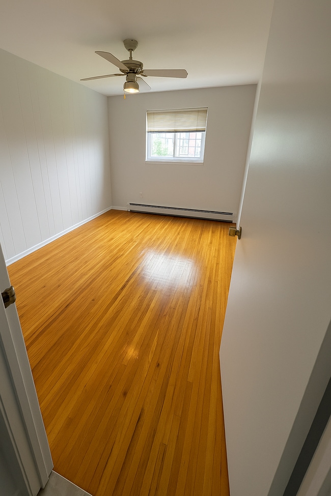 815 Throggs Neck Expy, Unit 2nd Floor in Bronx, NY - Building Photo - Building Photo