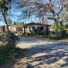 2750 Reservoir Ln in Redding, CA - Building Photo - Building Photo