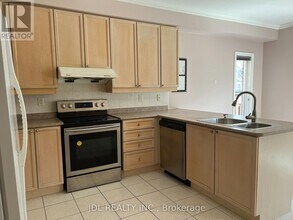 105 Elmrill Rd in Markham, ON - Building Photo - Building Photo