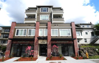 Eastbay Apartments in Seattle, WA - Building Photo - Building Photo