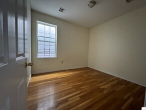 384 Avenue C in Bayonne, NJ - Building Photo - Building Photo