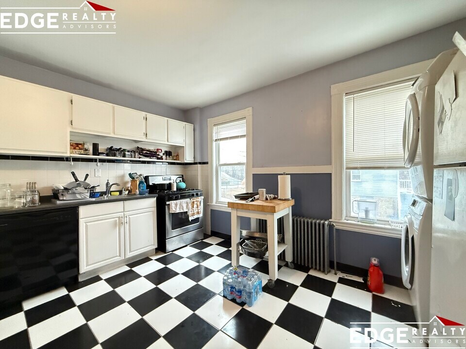 225 Parsons St, Unit 1 in Boston, MA - Foto de edificio