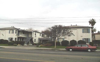 13949-13953 Vanowen St in Van Nuys, CA - Building Photo