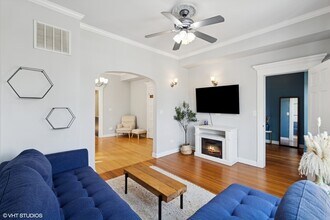2515 W Augusta Blvd in Chicago, IL - Building Photo - Building Photo