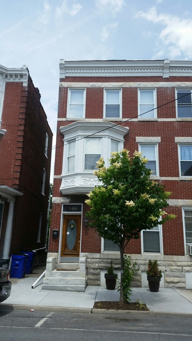 property at 143 S Mulberry St