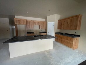 7493 N Paw St in Wasilla, AK - Building Photo - Building Photo