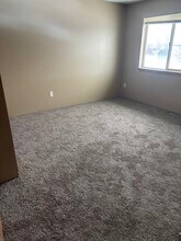 204 Topaz Pl, Unit D in Hartford, SD - Building Photo - Building Photo
