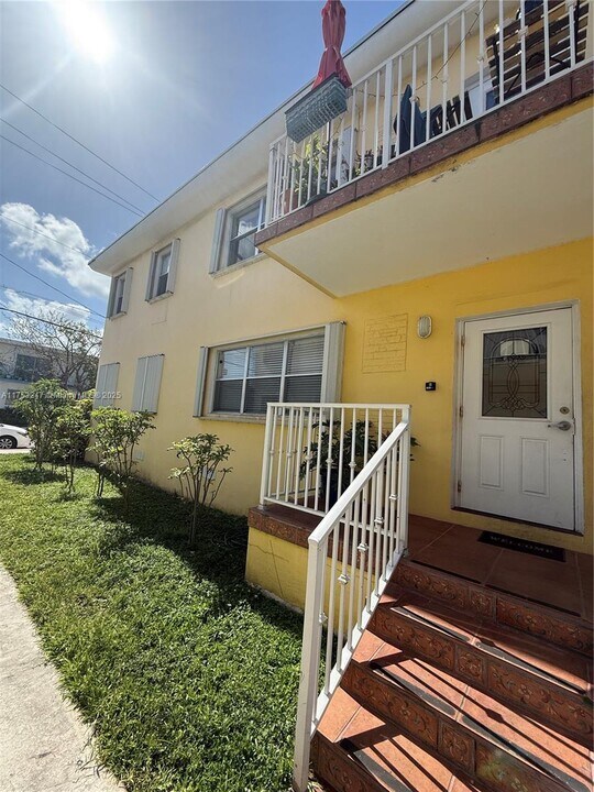 7720 Byron Ave in Miami Beach, FL - Building Photo