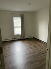 498 Marlboro Rd in Brattleboro, VT - Foto de edificio - Building Photo