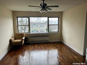 324 Post Ave-Unit -6L in Westbury, NY - Building Photo - Building Photo