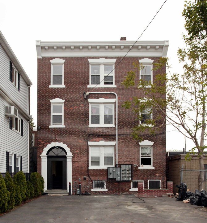 6 Bedford St in Somerville, MA - Foto de edificio