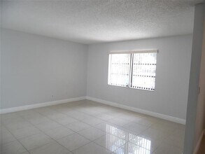 4013 SW 68th Ln in Miramar, FL - Building Photo - Building Photo