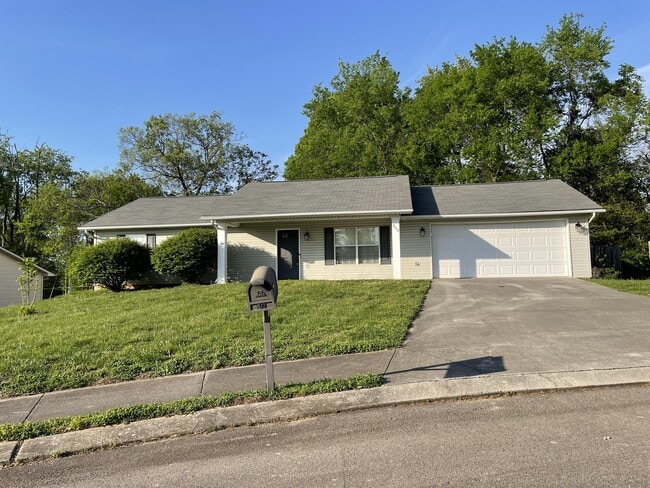 512 Lejeune Dr in Maryville, TN - Building Photo - Building Photo