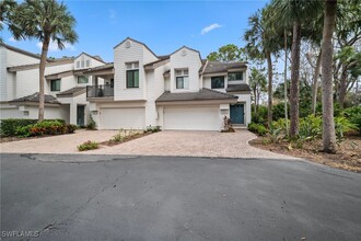 27002 Oakwood Lake Dr in Bonita Springs, FL - Foto de edificio - Building Photo