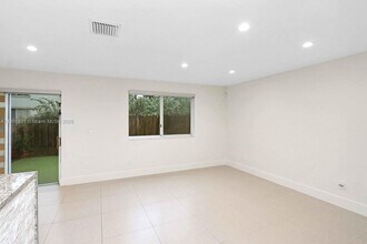 11549 NW 51st Ln in Doral, FL - Building Photo - Building Photo