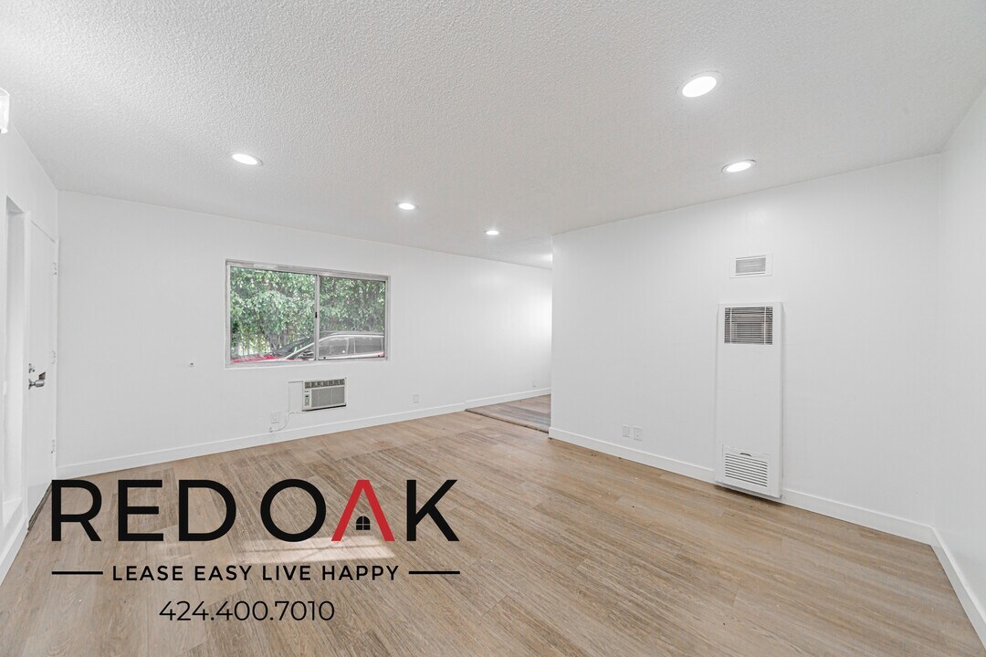 252 W Elm Ave in Burbank, CA - Foto de edificio