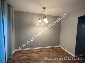 90 Rotunda Cir in Asheville, NC - Building Photo - Building Photo