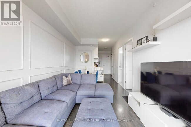 3655 Kingston Rd in Toronto, ON - Building Photo - Building Photo