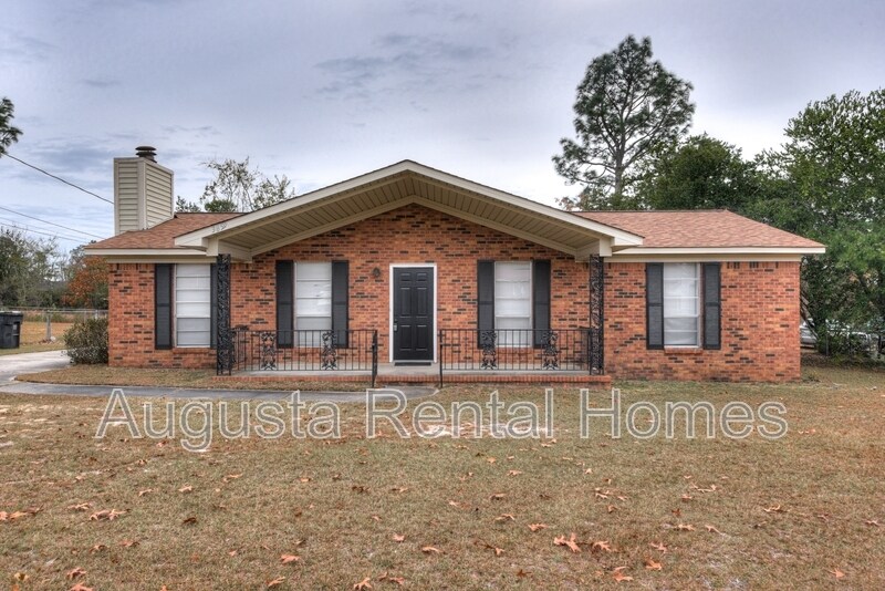 3859 Fairington Dr in Hephzibah, GA - Foto de edificio
